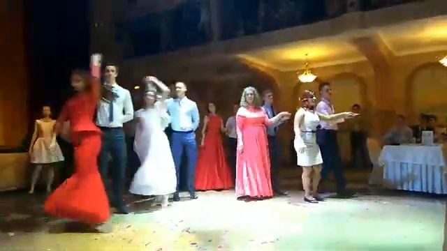 танец на выпускном смотреть онлайн