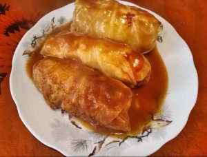 Запечённые голубцы в духовке.mp4