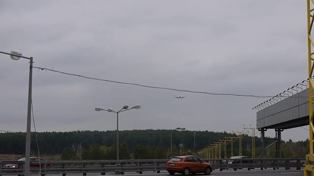 Киевское шоссе. Посадка самолета во Внуково смотреть онлайн