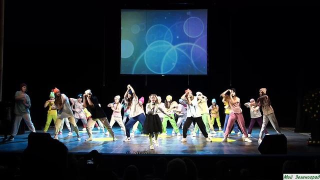 Василиса Панкратова и хореографическая студия «Мари-дэнс». А мне бы петь и танцевать