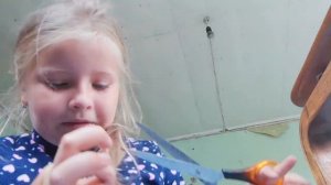 Подстригла волосы пока родители не видят?