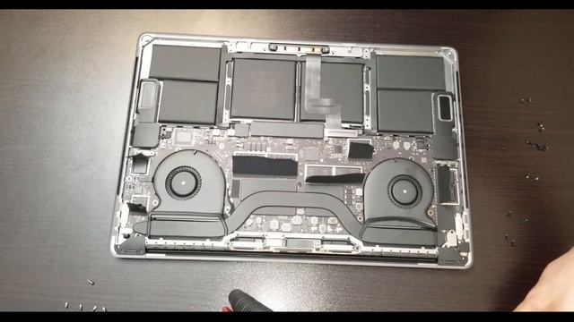Macbook Pro 2018 15" Core i9 (Opening - Look Inside) смотреть онлайн