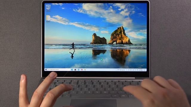 How to Move Taskbar in MICROSOFT Surface Go - Return Taskbar To The Bottom смотреть онлайн