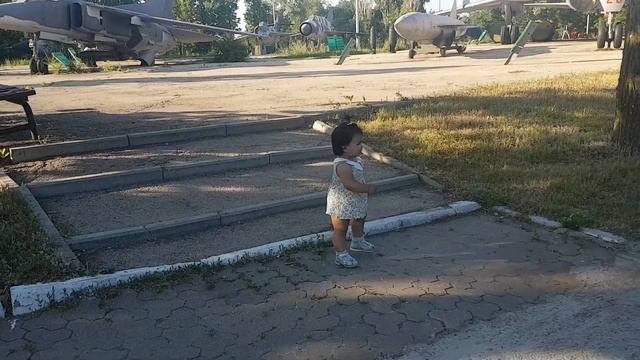 Imona walked in park pobeda / Iymona park pobedada sayrda /Имона гуляет в парк победа смотреть онлайн