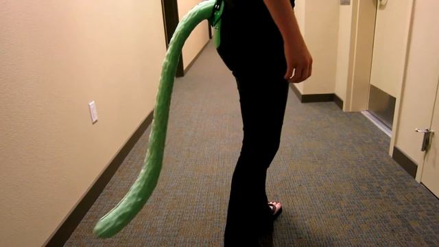 M'aiq the Liar Cosplay - Tail Flexibility Test 1 смотреть онлайн