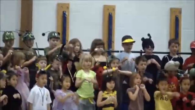 Kid pukes during choral concert смотреть онлайн