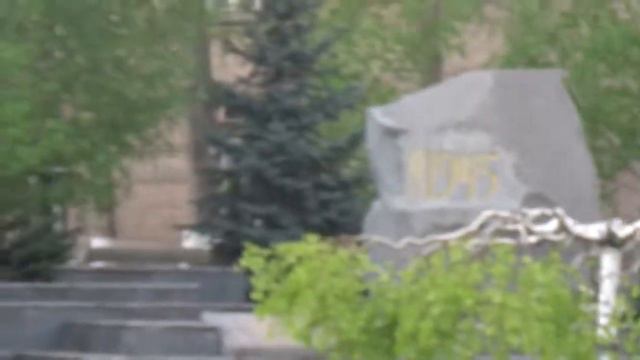 Территория ЗНУ, апрельская прогулка, весенняя зелень и котик возле общежития. :) смотреть онлайн