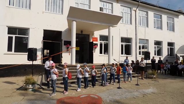 Поздравление первоклашек на День Учителя в Желябовской школе