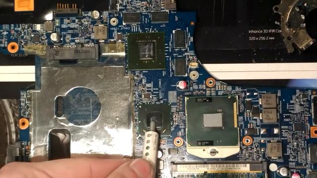 Lenovo V570 - Разборка. Замена клавиатуры, чистка, смена термопасты. смотреть онлайн