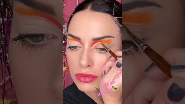 ЯРКИЙ МАКИЯЖ ГЛАЗ ТЕНЯМИ смотреть онлайн