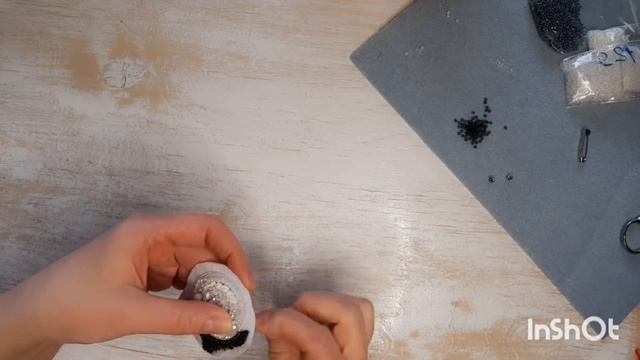 Две броши по одному шаблону, как пришить трунцал, тыльная сторона броши, обработка края броши смотреть онлайн