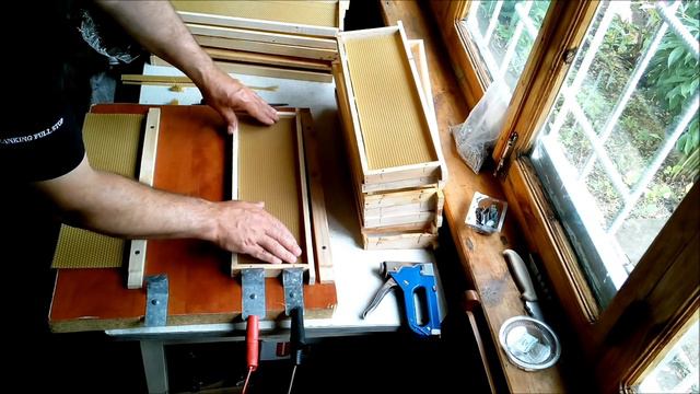 Пчеловодство Электронаващивание ульевых рамок Beekeeping Elektronavaschivanie hive frames смотреть онлайн
