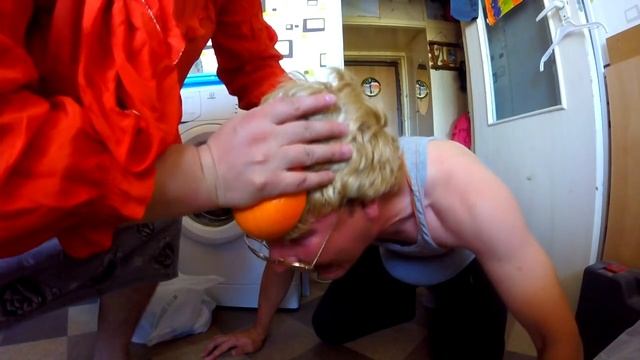 Лайфхак, как сделать свежевыжатый сок без соковыжималки смотреть онлайн