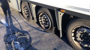 Замена колеса на полуприцепе.