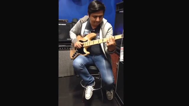 Fender American Jazz Bass Deluxe смотреть онлайн