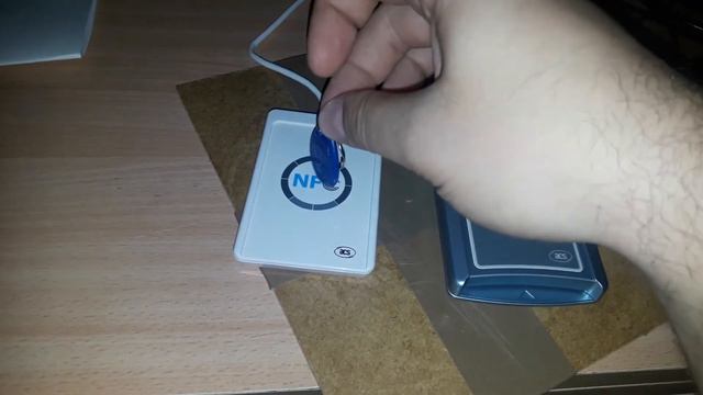 ACR122U-A9 (left) vs ACR1222U-C6 Dual (rigt) смотреть онлайн