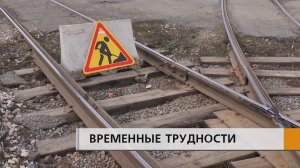 Некоторые пассажиры трамваев ушли с остановок, так и не дождавшись транспорт.