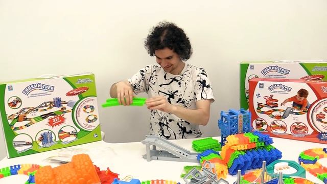 Гонки и гибкий трек - Машинки для мальчиков смотреть онлайн