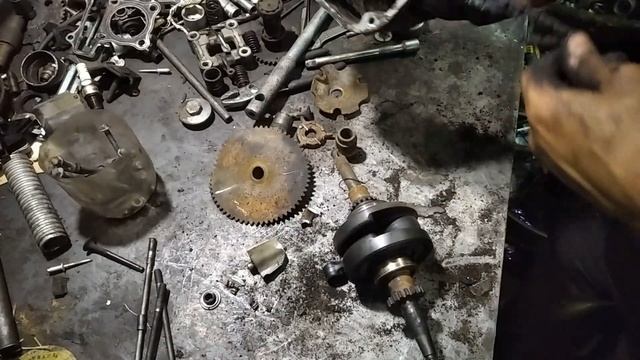 По скутеру проехал танк. Что уцелело? смотреть онлайн