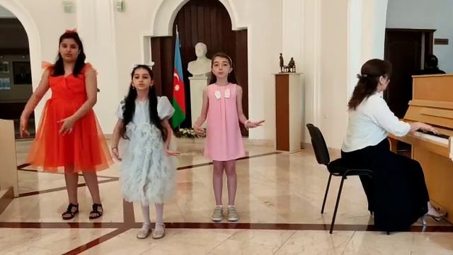 "Мама первое слово"песня из к/ф Мама - муз.Б .Жерар. сл.Ю Энтин. Педагог Аскерова Гюллу. смотреть онлайн