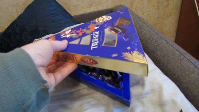 Конфеты TRUFALIE SWEETS в треугольной коробке от АВК смотреть онлайн