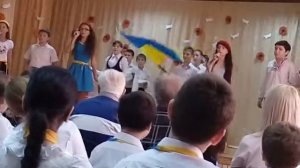 Праздник в школе 42 выступление 6—Б класса