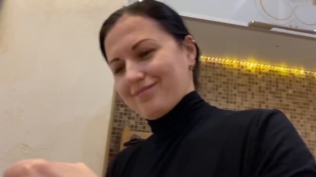 ВЛОГ КУПИЛИ НОВИНКИ / Заказали ужин в ресторане смотреть онлайн