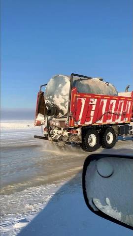 Как происходит заливка зимника смотреть онлайн
