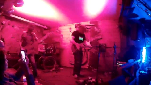 Toys & Hammers - Hello (live @Docker ABC) смотреть онлайн