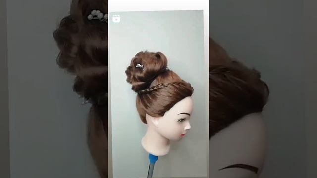 высокий пучок на средние волосы/ вечерняя прическа/ свадебные 2022/ пучок с косой/ французкая коса смотреть онлайн