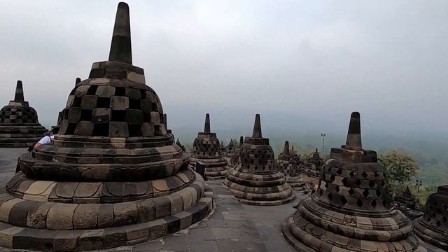 Боробудур храм. Бесплатный вход.       Borobudur Temple. Jawa, Indonesia.Free Entrance.