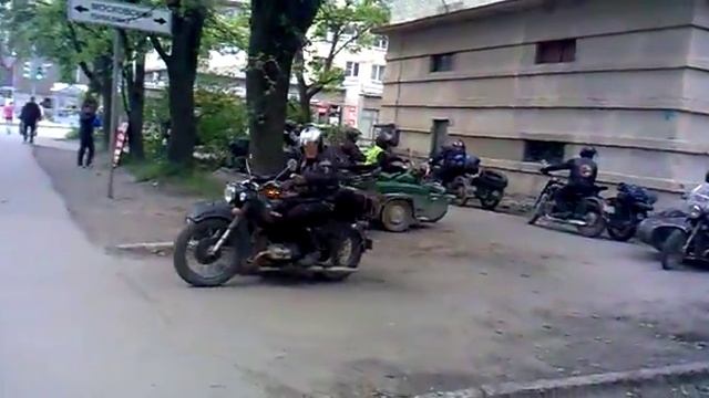 Финские байкеры на ретро-мотоциклах в Выборге смотреть онлайн