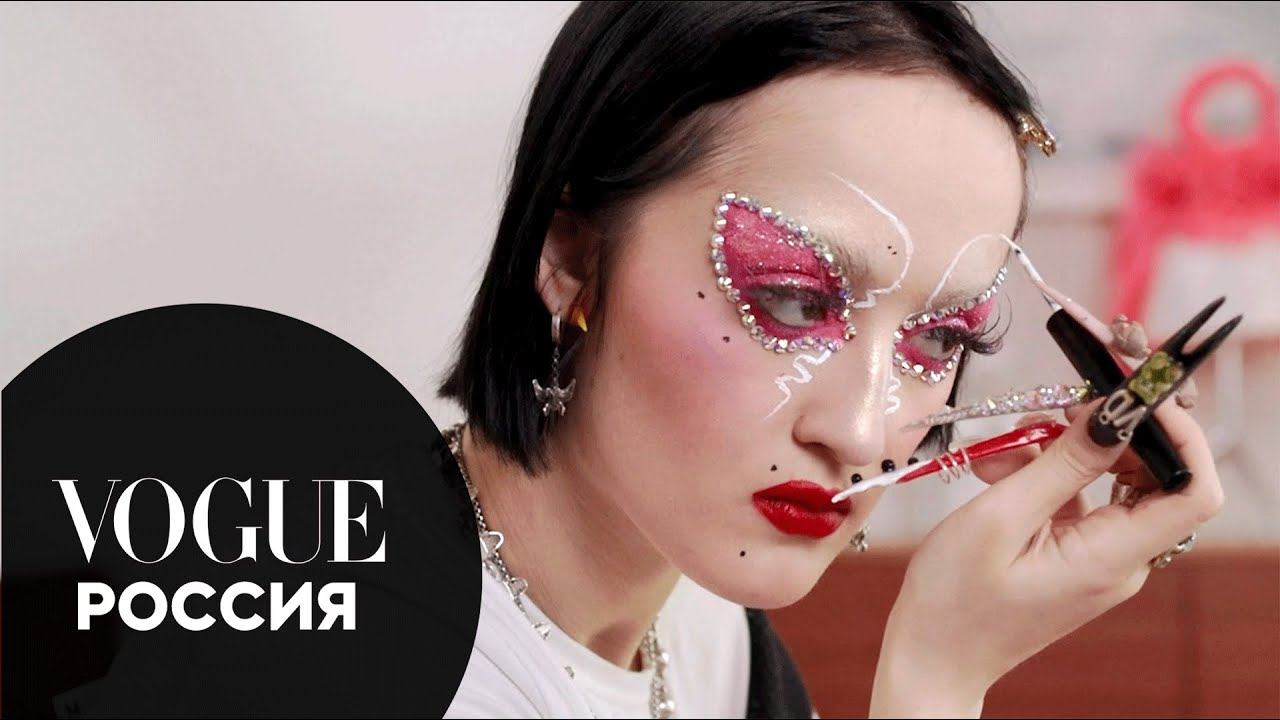 Кристина Кирия показывает, как создать образ в стиле Voguediary | Vogue Россия смотреть онлайн