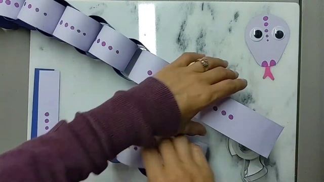 Paper Chain Python - Chiro Kids Summer Craft смотреть онлайн