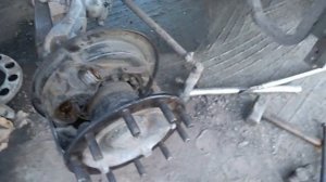 Замена тормозных колодок Volvo FM и сломал регулировочный вал который подводит колодки.