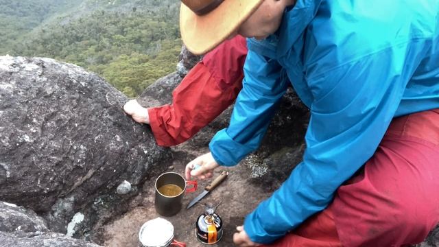 Solo hike and camping in the clouds | Off trail explore Australian wilderness waterfall 4K смотреть онлайн