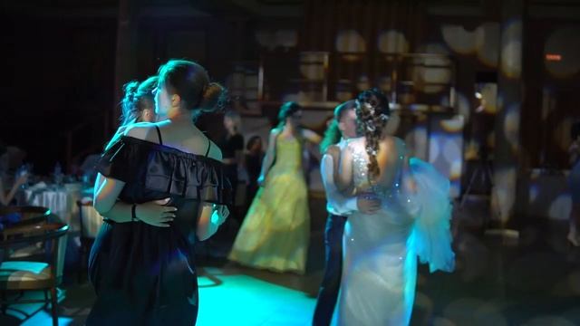 Выпускной школа №1 Энгельс. Ресторанный комплекс Росинка в Энгельсе смотреть онлайн