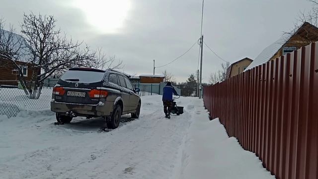 Отсоединил приставку, присоединил отвал. смотреть онлайн