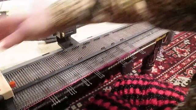 Вяжем на вязальной машине Нева 5 узор для палантина очень красивый смотреть онлайн