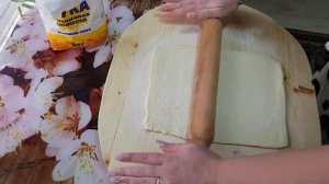 Пирожки с луком и яйцом в слоёном дрожжевом тесте!