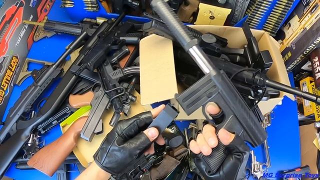 Box Full of Toy Realistic Guns ! Military Guns Toys&Equipment смотреть онлайн