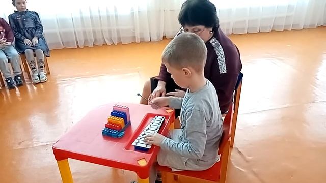 ЛЕГО-конструирование и игра на металлофоне смотреть онлайн