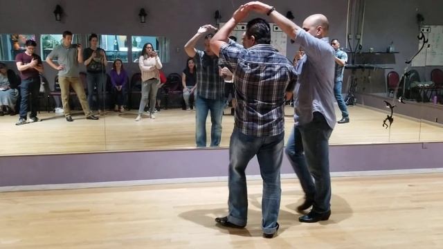 Salsa with Juan teaches "The Houdini!' смотреть онлайн