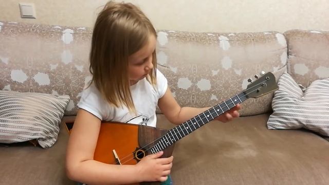 Игра на балалайке Добрый жук / play the balalaika Good beetle смотреть онлайн