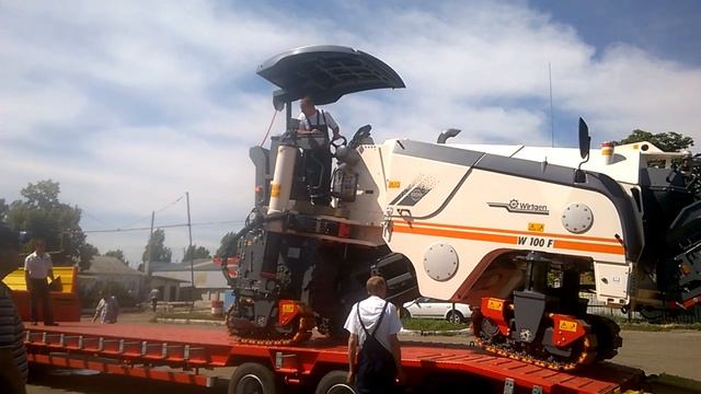 Полуприцеп-тяжеловоз ВАРЗ НПВ-3811 с гидравлическими аппарелями смотреть онлайн