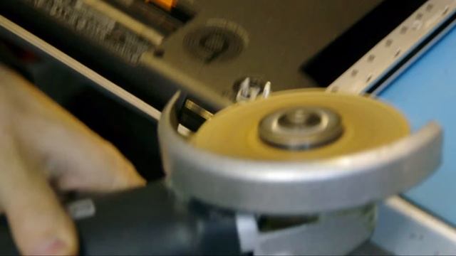 Ремонт ноутбука болгаркой смотреть онлайн