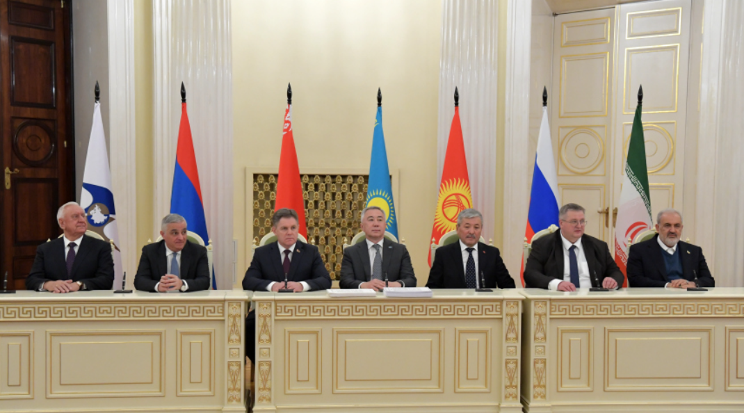 Общие цели: зачем в Санкт-Петербург накануне прибыли лидеры стран ЕАЭС смотреть онлайн