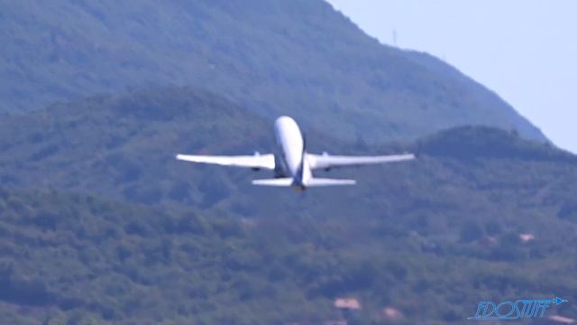 Tivat Airport TIV/LYTV ATC TOWER - 10+ Minutes of Plane Spotting смотреть онлайн