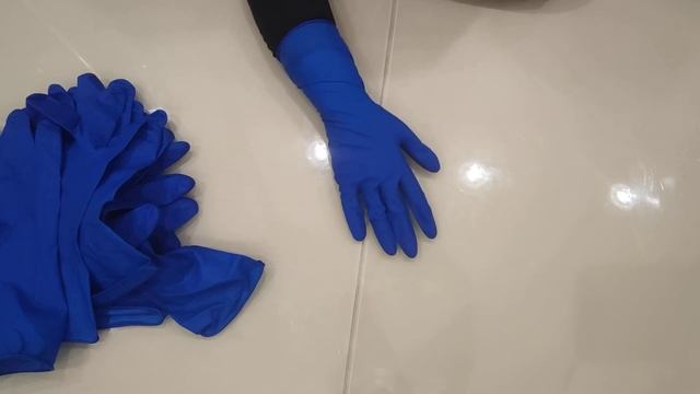 Перчатки латексные high Risk смотреть онлайн