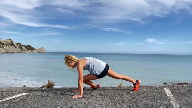 Post Run Stretching: Pigeon Pose w/ASICS Athlete Nicole van der Kaay смотреть онлайн